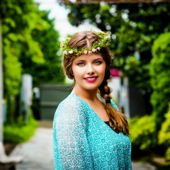 adding, composition, melody, rhythm talent and sweetness, the result is: Karoline Rhett