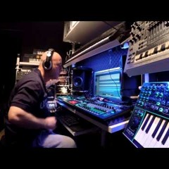 Syntica- Een oud Hard Trance Nummer (anno 1998) toen nog Planchee Productions -