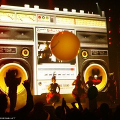 Fatboy Slim live at Glastonbury 2005 (not great audio quality) entire set.