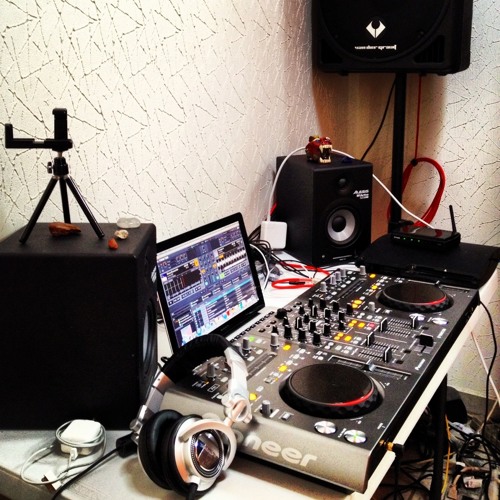 PENSANDO EN TI - MIX - DJ PICHICHUS - 2015