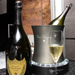 La Noche Se Nos Dio Villa Single