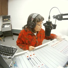 André Bourcier du Native Language Center parle du départ de Ruth Carroll du micro Gwich'In.