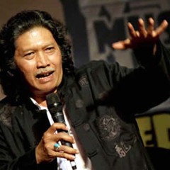 Emha: "Yang Berkuasa di Indonesia bukan Jokowi, Bukan Megawati"