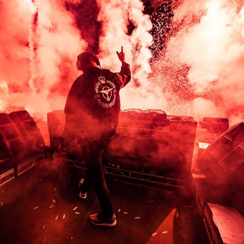 Tiësto - Creamfields 2015 (Exclusive Free) → [www.facebook.com/lovetrancemusicforever]