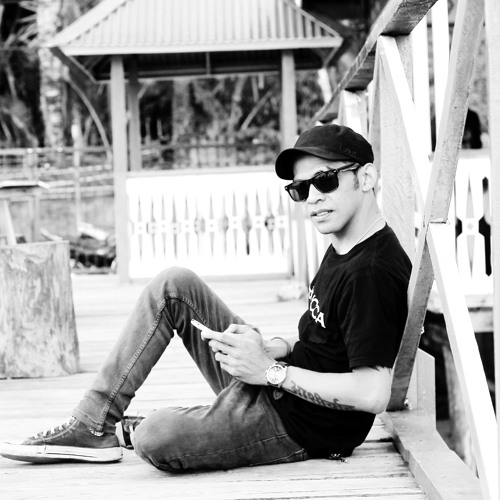 Niveu Akustik Terlalu Indah The Rain Cover Guitar Instrument By Ryoniveu Mp3 By Maryo Nivondari Marthen On Soundcloud Hear The World S Sounds