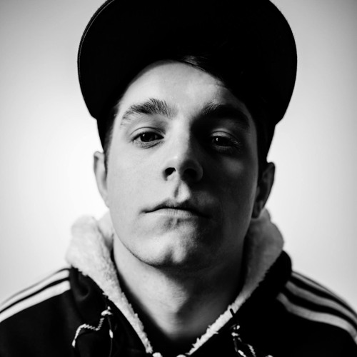 Track of the Day: Alex Preston ft. Chris Arnott “Chasing Ghosts” (Chris Gresswell Remix)