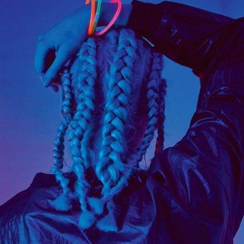 Premiere: Fang Lilies - Echelon