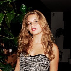 Lynn & Sophie - Forever alone