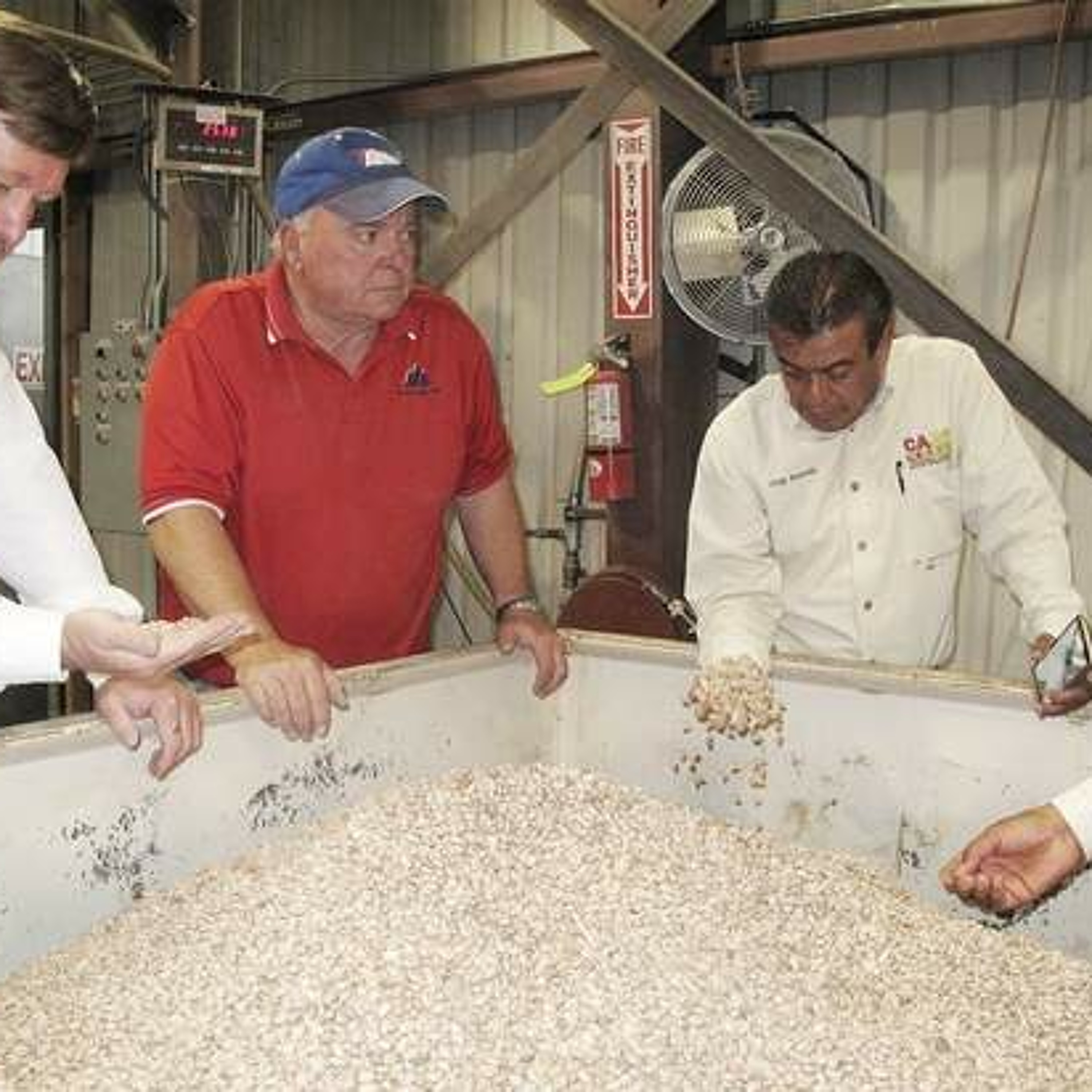 Visiting bean industry leaders impressed with Idaho seed. Ag Minute For ID Sept 11, 2015 episode artwork