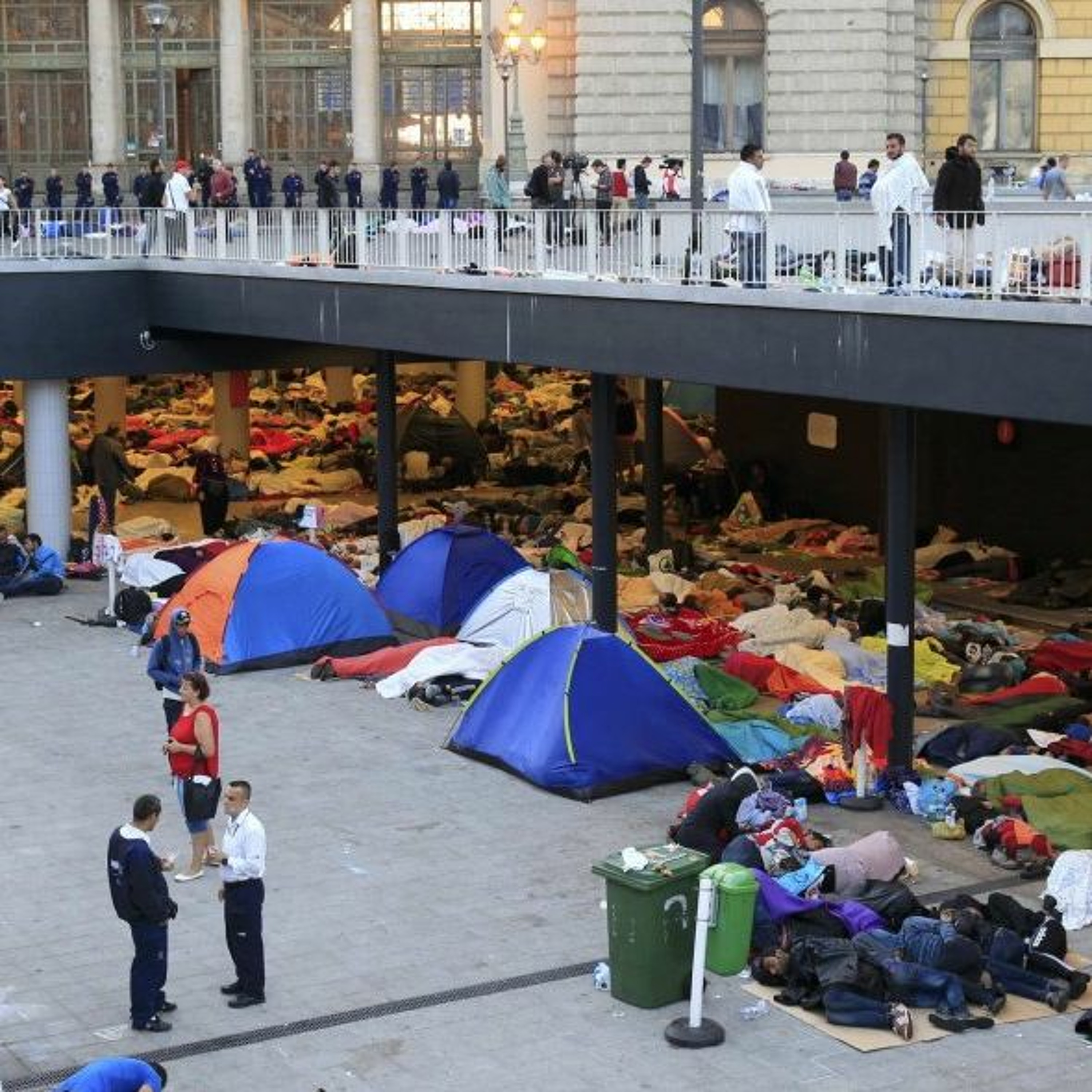 Crisis migratoria: brazos abiertos para dar la bienvenida, armas para matar episode artwork