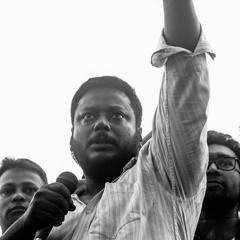 ভয়ের ফ্যাকাশে মুখ অচেনা লাগে।