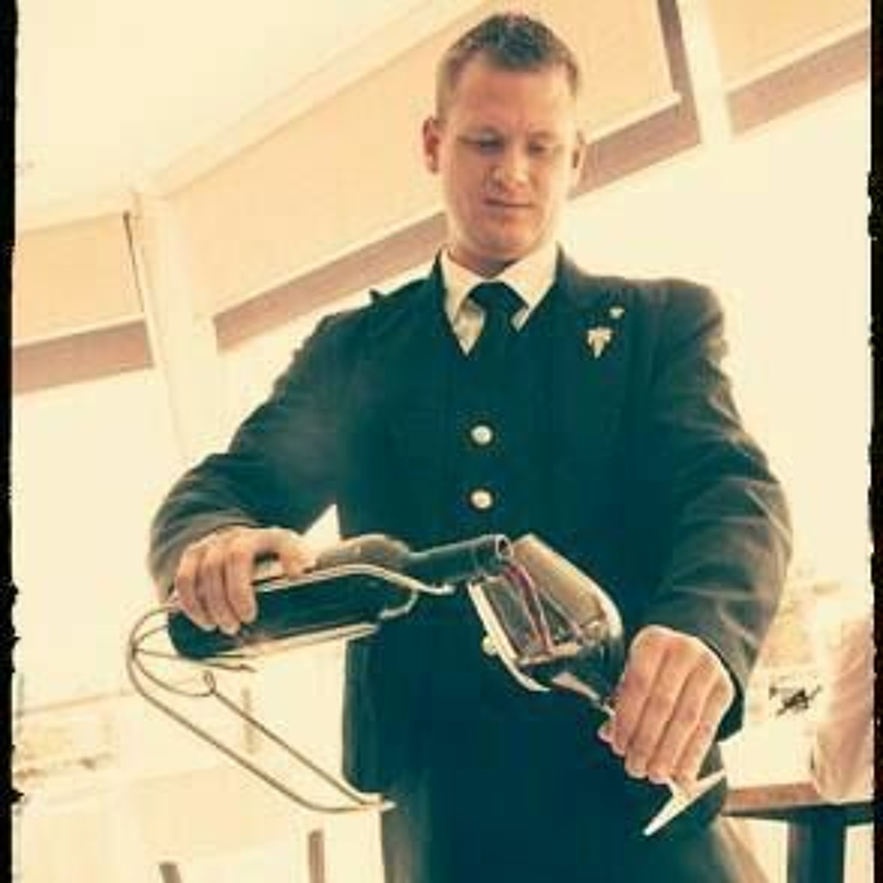 Interview de Arthur Chabidon - Chef Sommelier de La Villa Belrose episode artwork