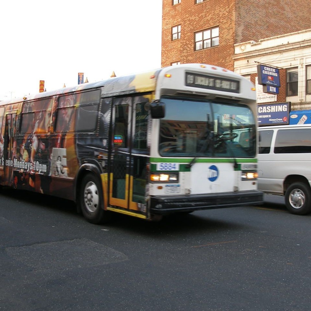 Stream MTA Bus MCI Classic 5884 by Karneval37 | Listen online for free ...