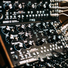 Sequence With Pulse Width Modulation, Tri Modding VCO And Sq Modding Tempo + External Processing