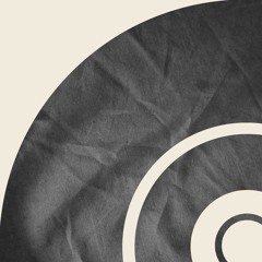 ...qui d'une main distraite et légère caresse... (2013)