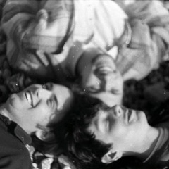 Naked Twister (DAYTRIPPER)