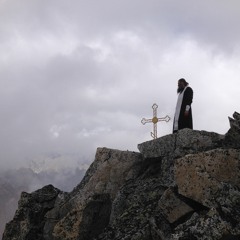 Грешник и священник крест несут на гору...