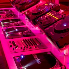 Charlie Wilson B2B Kofi Tyson EXOH/80DF Radio set