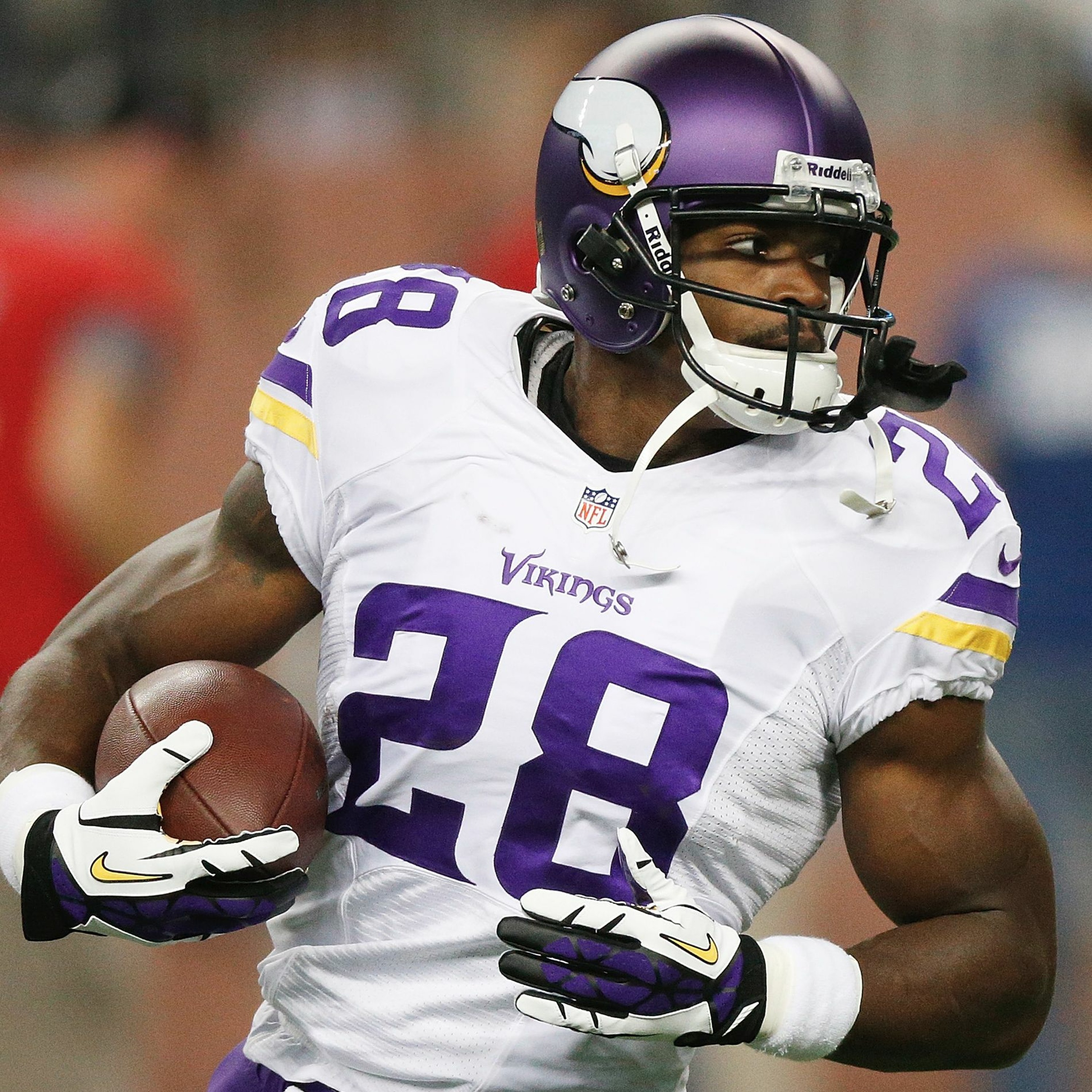 Adrian Peterson On Playing With Brett Favre episode artwork