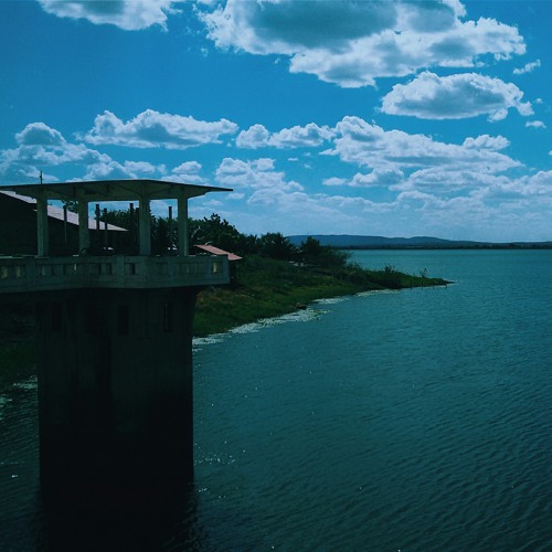 Esconderijo - Daniel Lutke - cover Genivan lima