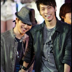 Jonghyun & Onew- Please Don't Go Split Headset 2009(live)& 2015 (live)