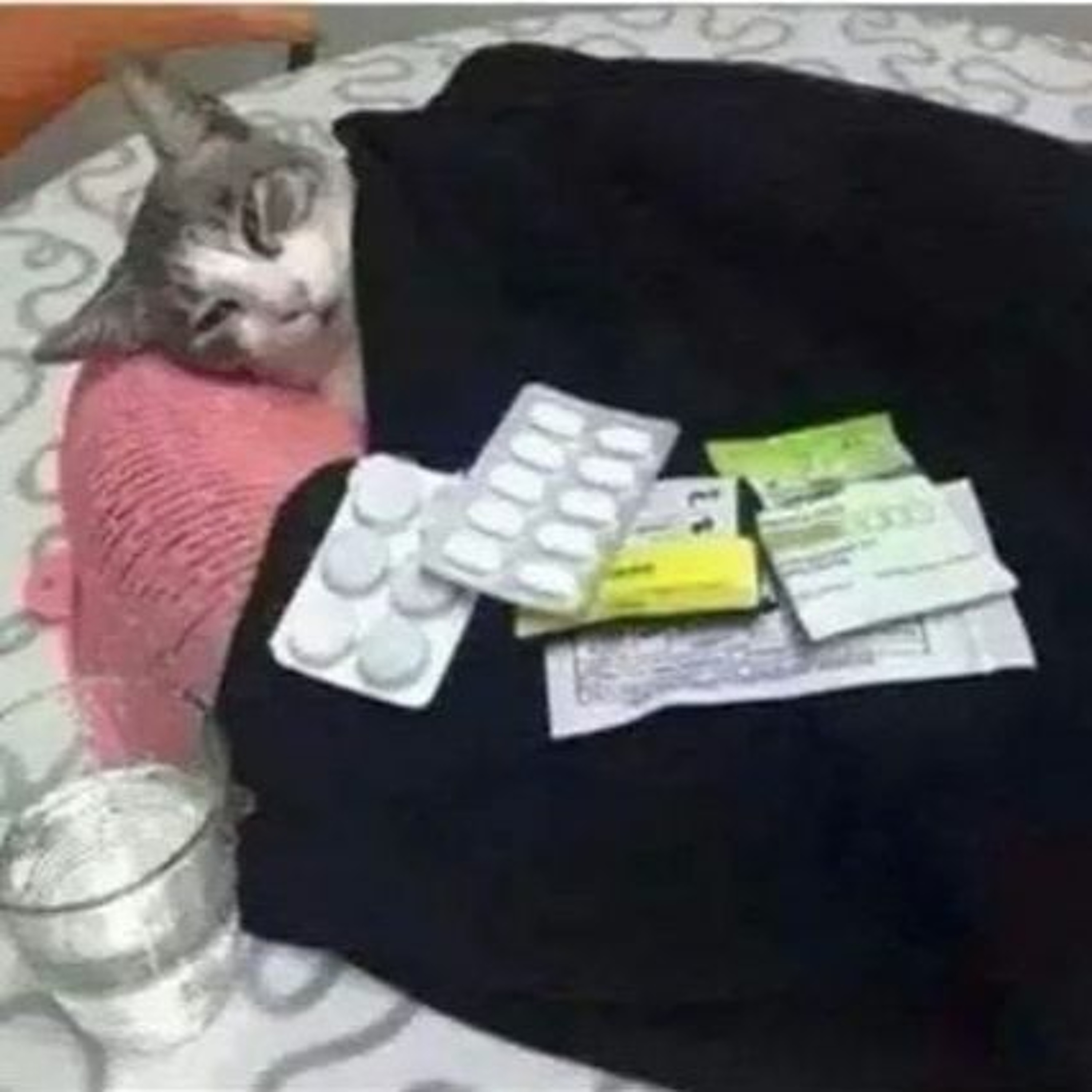 AyM