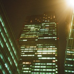 十一點以後酒吧關門Waiter請大家回家睡覺