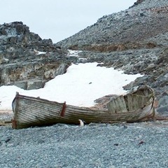 54°25.8′S 3°22.8′E