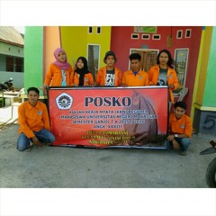 Nyanyi" bareng teman posko :p (fales bgt)