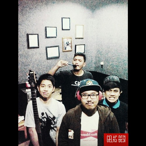 Air Dan Api Naif Versi Poppunk Gelas Besi By Erwien Herwiyansyah On Soundcloud Hear The World S Sounds
