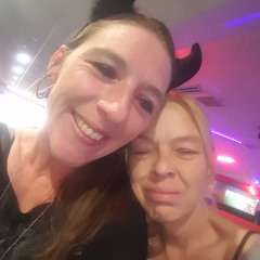 Boys 'Round Here (feat. Pistol Annies & Friends)