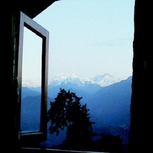 An afternoon with the mountains outside my window