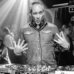 Dave Lambert - Cafeina Halloween - Ikon OKT 2015