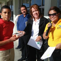 entrega de premios del concurso de las calaveritas de la Ley 102.5 FM