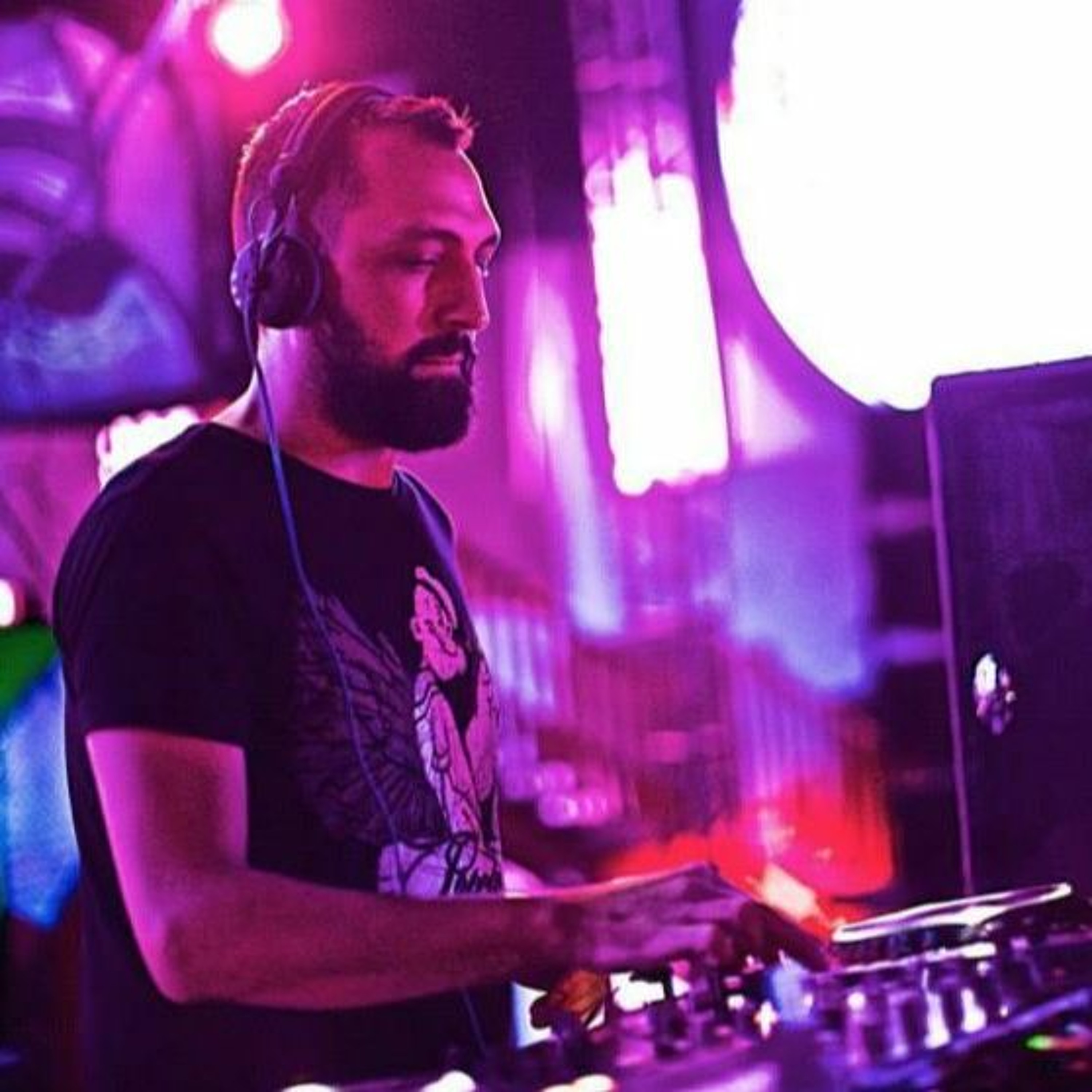 IVAN GOMEZ /ALL PODCASTS/DJ SETS - FREE DOWNLOAD