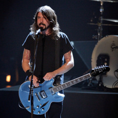 Dave Grohl -  Walk & The Pretender (Acoustic)