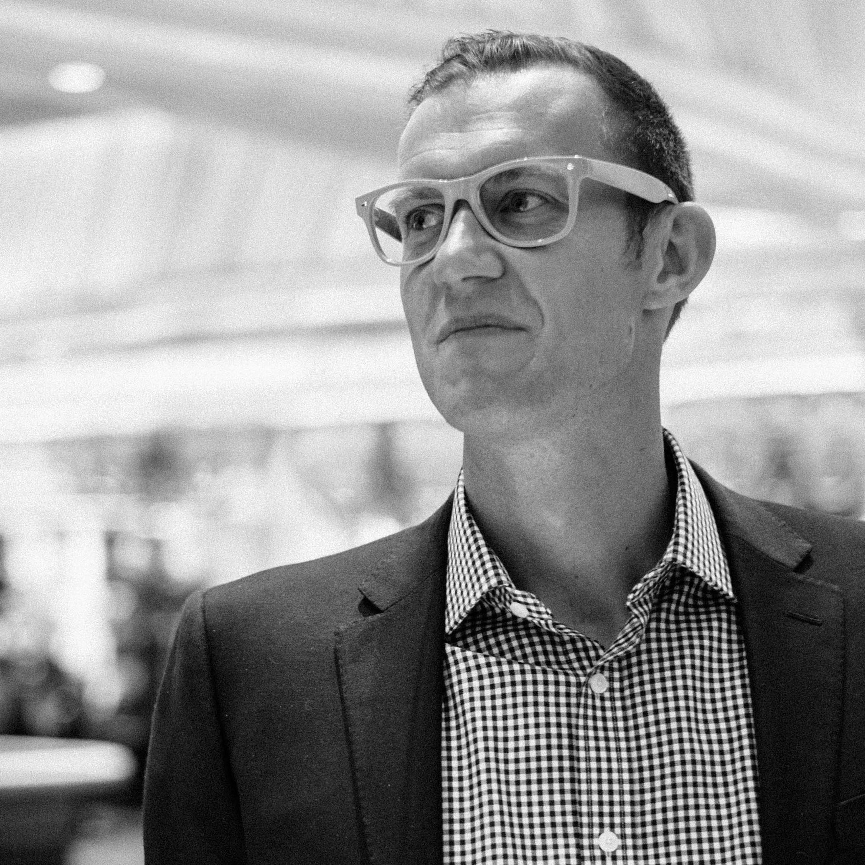 Erik Qualman on reputation, digital leadership and why what happens in Vegas stays on YouTube episode artwork