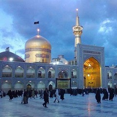 الأذان في مقام الإمام الرضا عليه السلام.mp4