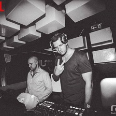 Auri Illegal Raum Eins 2015