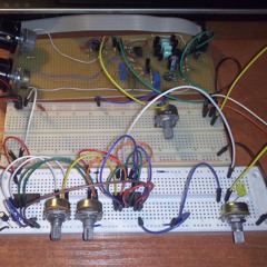 2 CMOS oscillators + Ring Modulator + Moog Filter SOUND EXPERIMENT