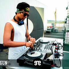 DEEP HOUSE AWESOMENESS