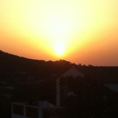 Haiku 13 (Grita la tierra /  cada vez con más rabia, / y el hombre tiembla)