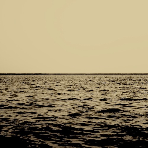 Ambulatis In Tenebrosus Oceanum