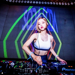 DJ Una TeeBox padang