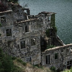 Resonance Impressions of Modern Transition across Ruins, Porto