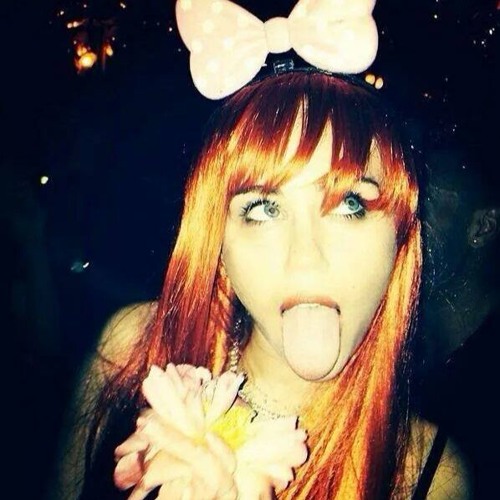 miley cyrus black umbrella