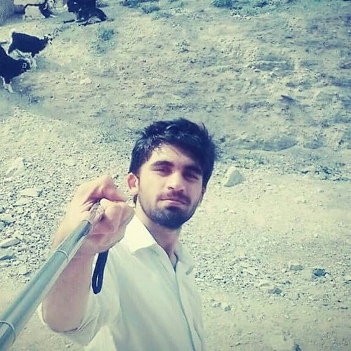 Badlon me chup raha hai chand