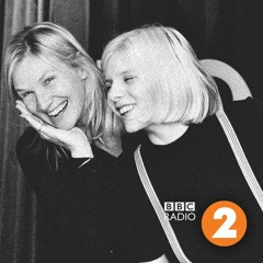 AURORA - "Half The World Away" (Live on BBCR2)