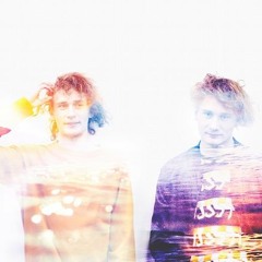 Premiere: Cosmo's Midnight Mix
