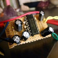 Modulated delay w/ pseudo-random LFO